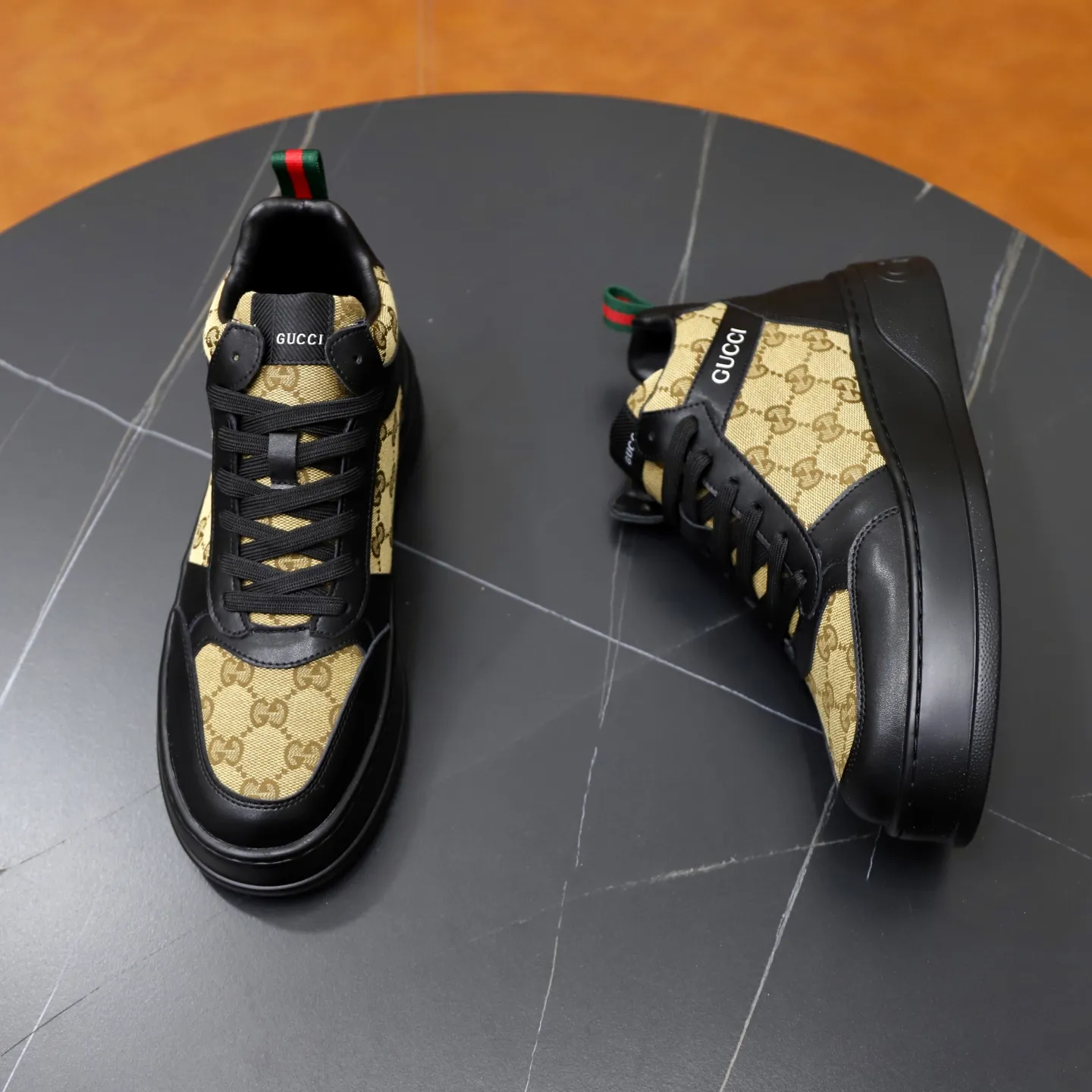 Ex-factory price: 442💰🙅‍♂️🙅‍♂️🙅‍♂️ Brand: GUCCI Standard code: 38-44 (45 customized) Grade: Same as the official website Material: Original cowhide material spliced with brand cloth Comfortable and breathable lining Lightweight and wear-resistant sports outsole Style category: Men's fashionable casual shoes Running sports shoes Distinguished luxury brand elements Top luxury color: actual picture color